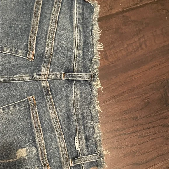 NWOT! Distressed Denim Risen stretchy Jean Shorts! ๐ - Picture 7 of 17